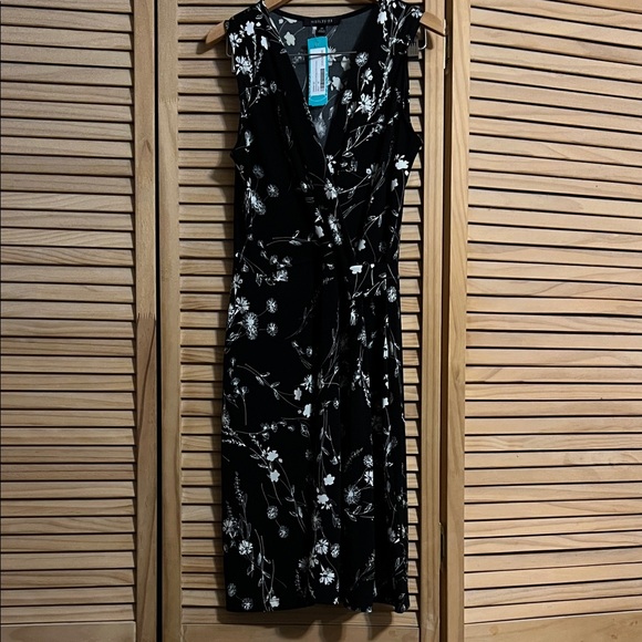 Black and White Floral Dress - Picture 1 of 6
